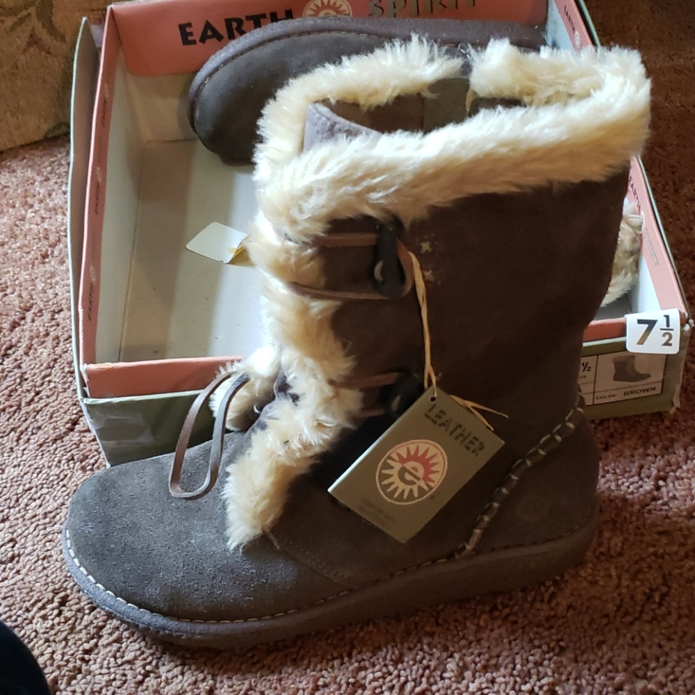 Snow boots